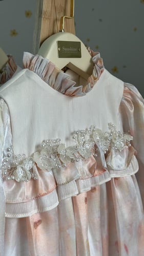 فستان راقي لايت اورنج بقماش كوري بشك عالصدر