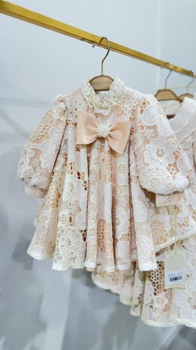 فستان خوخي دانتيل للمواليد من ٦ أشهر إلى ٣سنوا