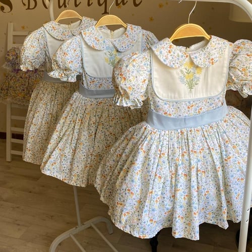 فستان قطن منفوش مع تطريز عالصدرية