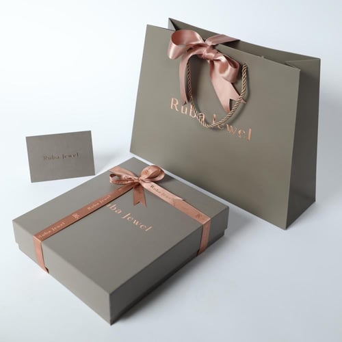 طقم ذهب أبيض عيار 18