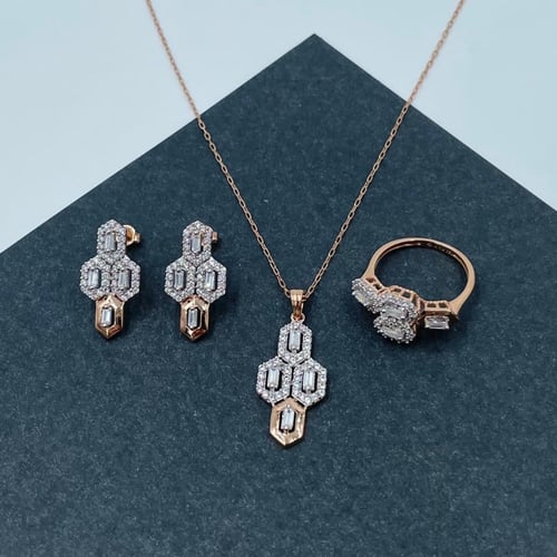 نص طقم ذهب روز عيار 18