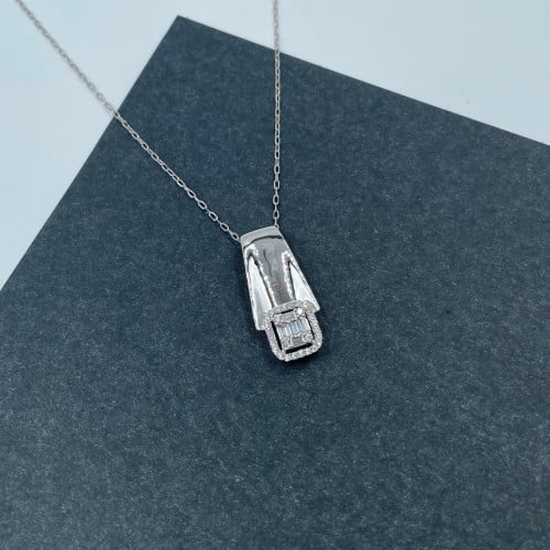 عقد ذهب أبيض عيار 18