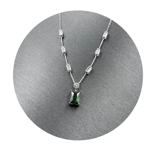 عقد ذهب أبيض عيار 18