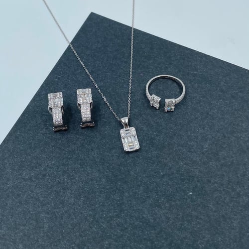 نص طقم ذهب أبيض عيار 18