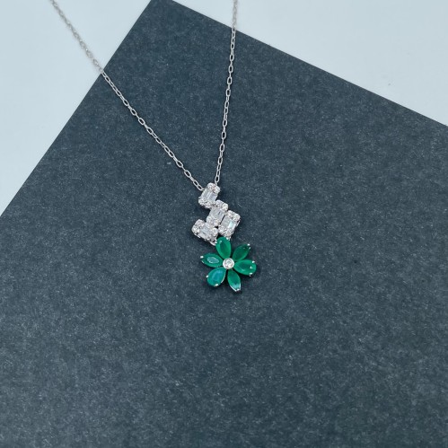 عقد ذهب أبيض عيار 18