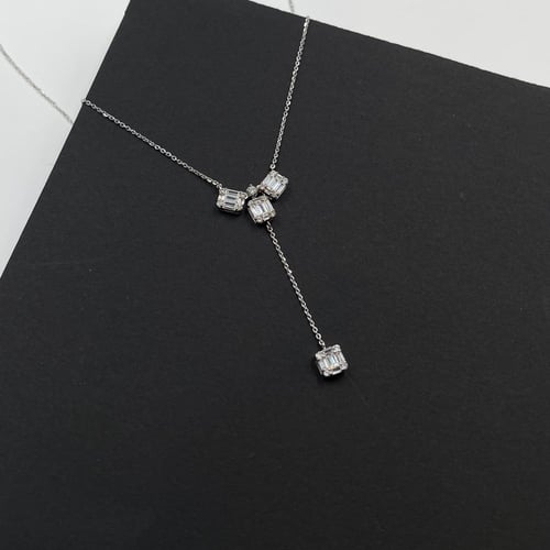 عقد ذهب أبيض عيار 18