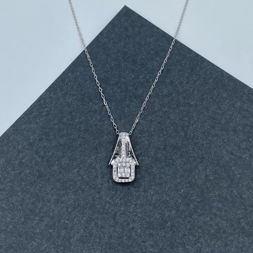 عقد ذهب أبيض عيار 18