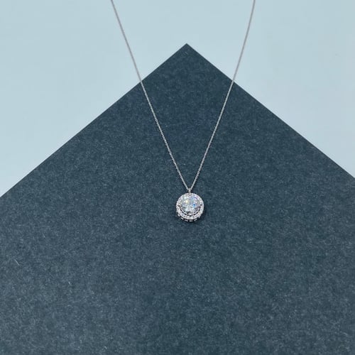 عقد ذهب أبيض عيار 18