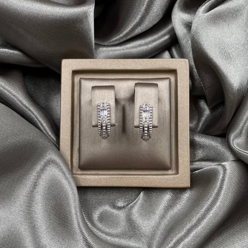 حلق ذهب أبيض عيار 18