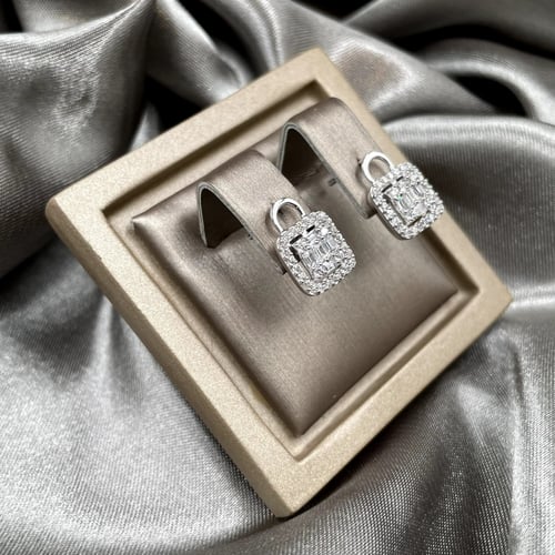 حلق ذهب أبيض عيار 18