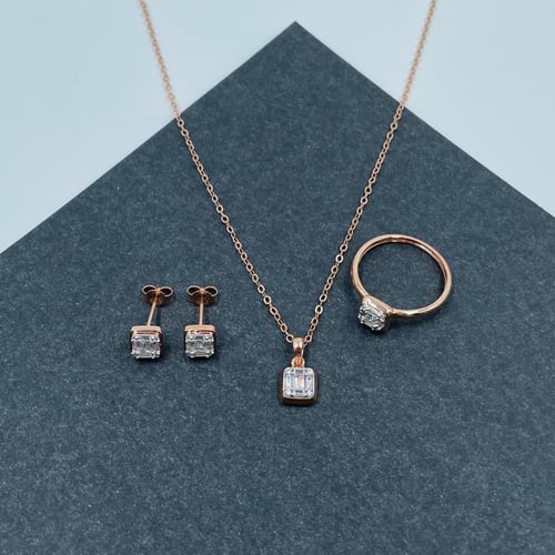 نص طقم ذهب روز عيار 18