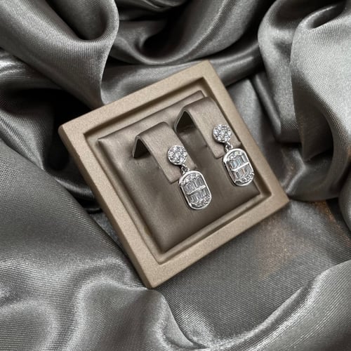 حلق ذهب أبيض عيار 18