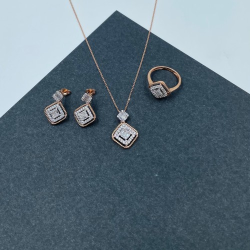 نص طقم ذهب روز عيار 18