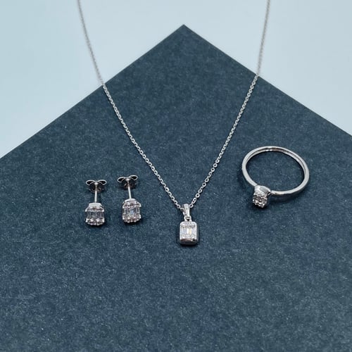 نص طقم ذهب أبيض عيار 18