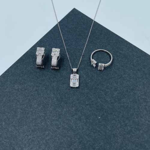 نص طقم ذهب أبيض عيار 18