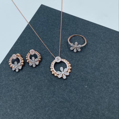 نص طقم ذهب روز عيار 18