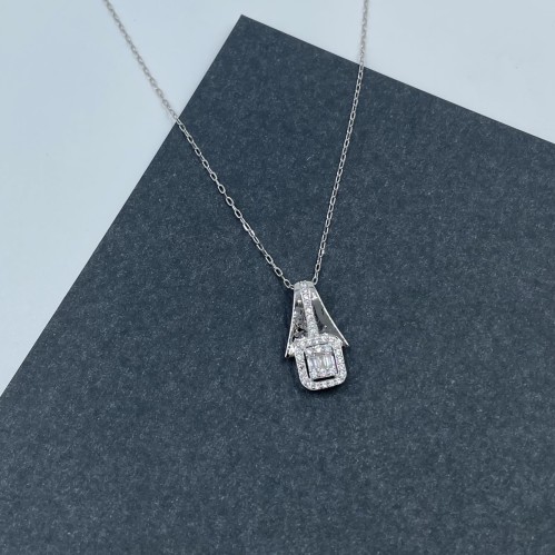 عقد ذهب أبيض عيار 18