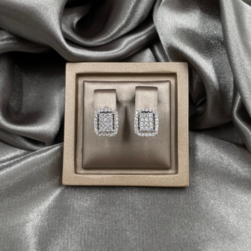 حلق ذهب أبيض عيار 18