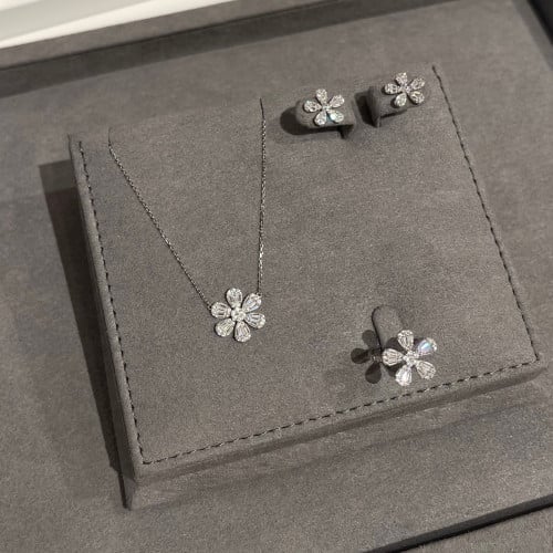 نص طقم ذهب عيار 18