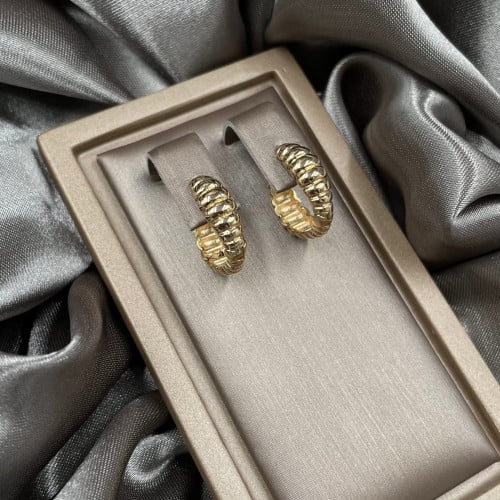 حلق ذهب أصفر عيار 18