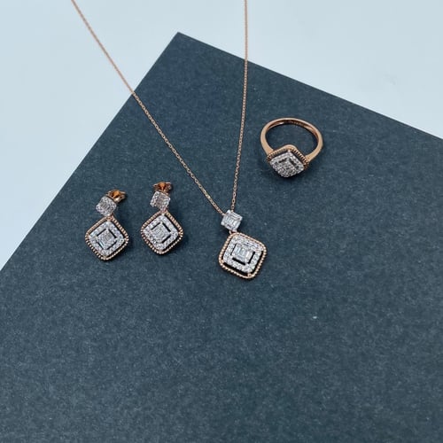 نص طقم ذهب روز عيار 18