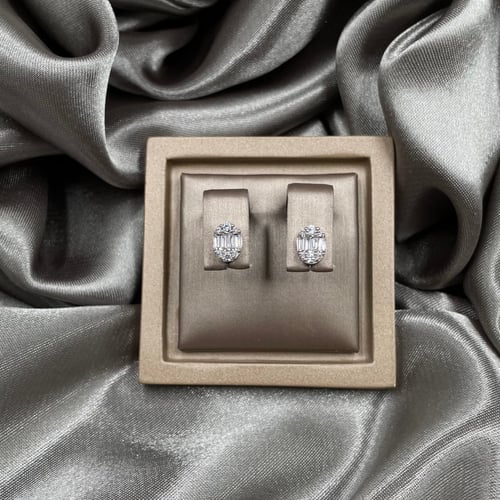 حلق ذهب أبيض عيار 18