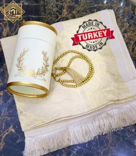 علبة هدية سجادة و سبحة (وردي)