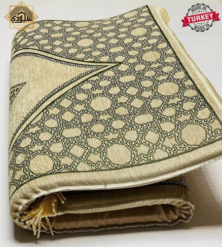 سجادة طبية شانيل تركية أبيض