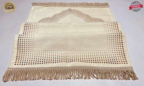 سجادة صلاة شانيل ملكي (كريمي - بيج فاتح)