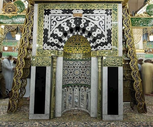 سجادة المحراب حرير - ناعمة و فاخرة (رمادي)