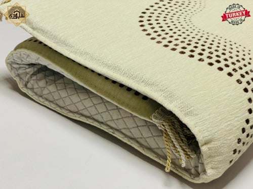 السجادة الطبية الذكية (شانيل ملكي- بيج فاتح)