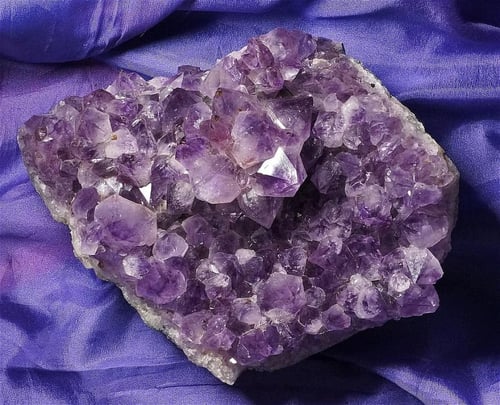 سبحة أرجوانية (حجر أماتيست)