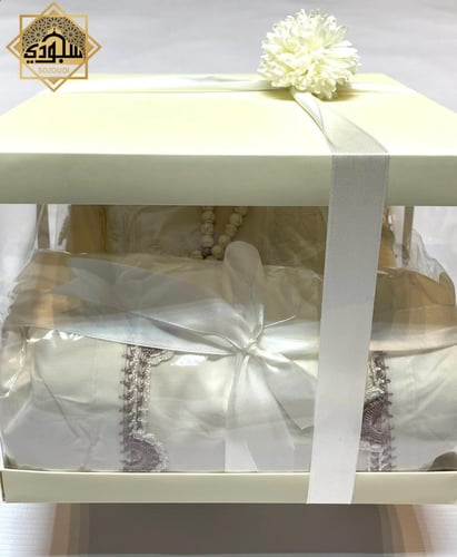 صندوق هدية ملكي 4 قطع ((يصمم بحسب اختيارك)