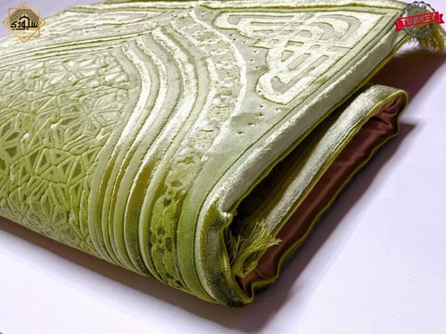 سجادة الروضة الشريفة حرير تركي ( زيتي )