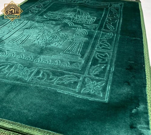 سجادة صلاة مريحة بحشوة خفيفه (زيتي)