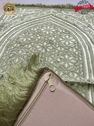 سجادة الروضة الشريفة حرير تركي ( زيتي )