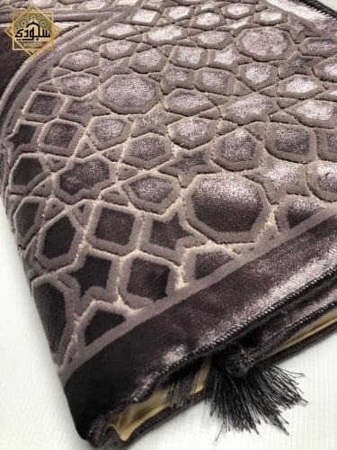 سجادة طبية حريرية فاخرة مريحة للركبتين بني