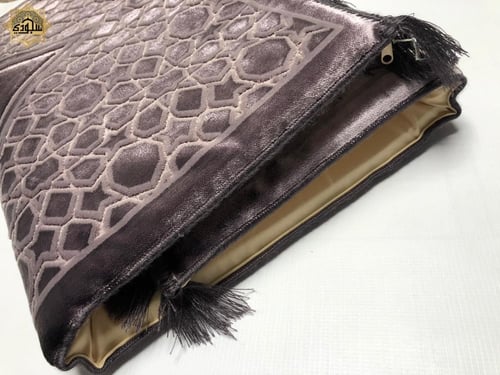 سجادة طبية حريرية فاخرة مريحة للركبتين بني