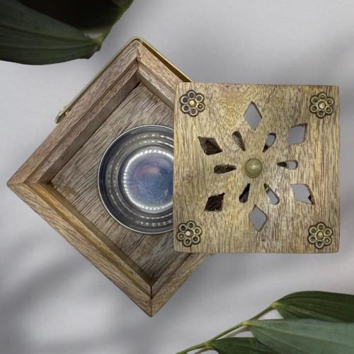 مبخرة خشبية محمولة بالزخارف العربية