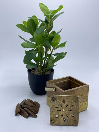 مبخرة خشبية محمولة بالزخارف العربية