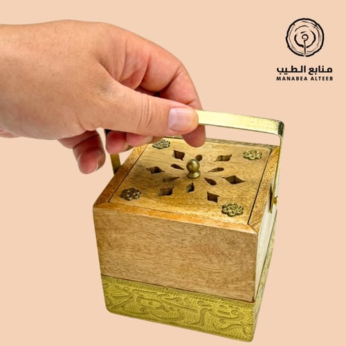 مبخرة خشبية محمولة بالزخارف العربية