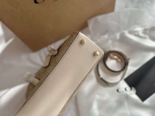 W box |حقيبة COACH