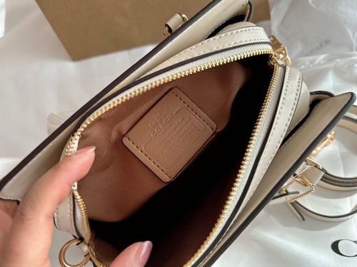 W box |حقيبة COACH