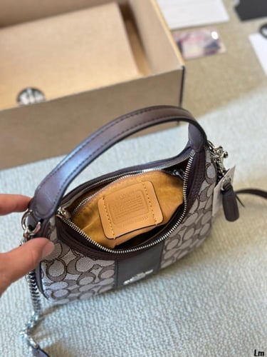 Coach75-Wbox|19x12cm