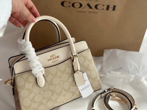 W box |حقيبة COACH