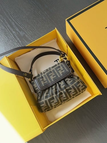 Fendi bag|20x12cm