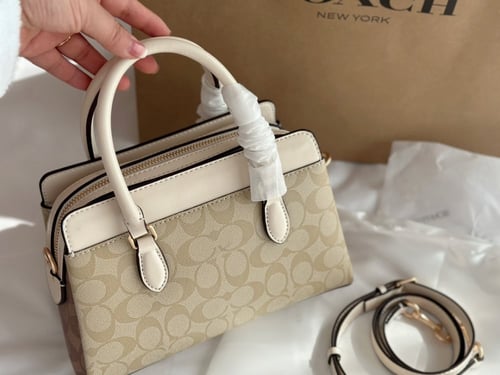 W box |حقيبة COACH