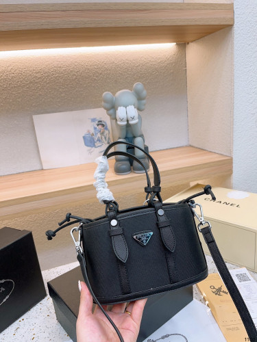 Prada”حجمين"Wbox