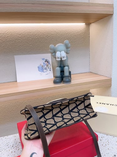 Valentino”26*16” W box