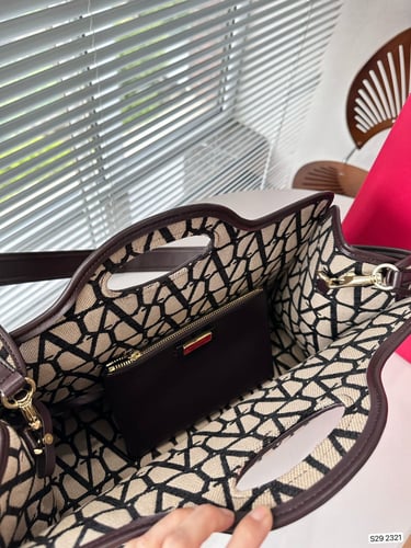 Valentino L”40*25” W box